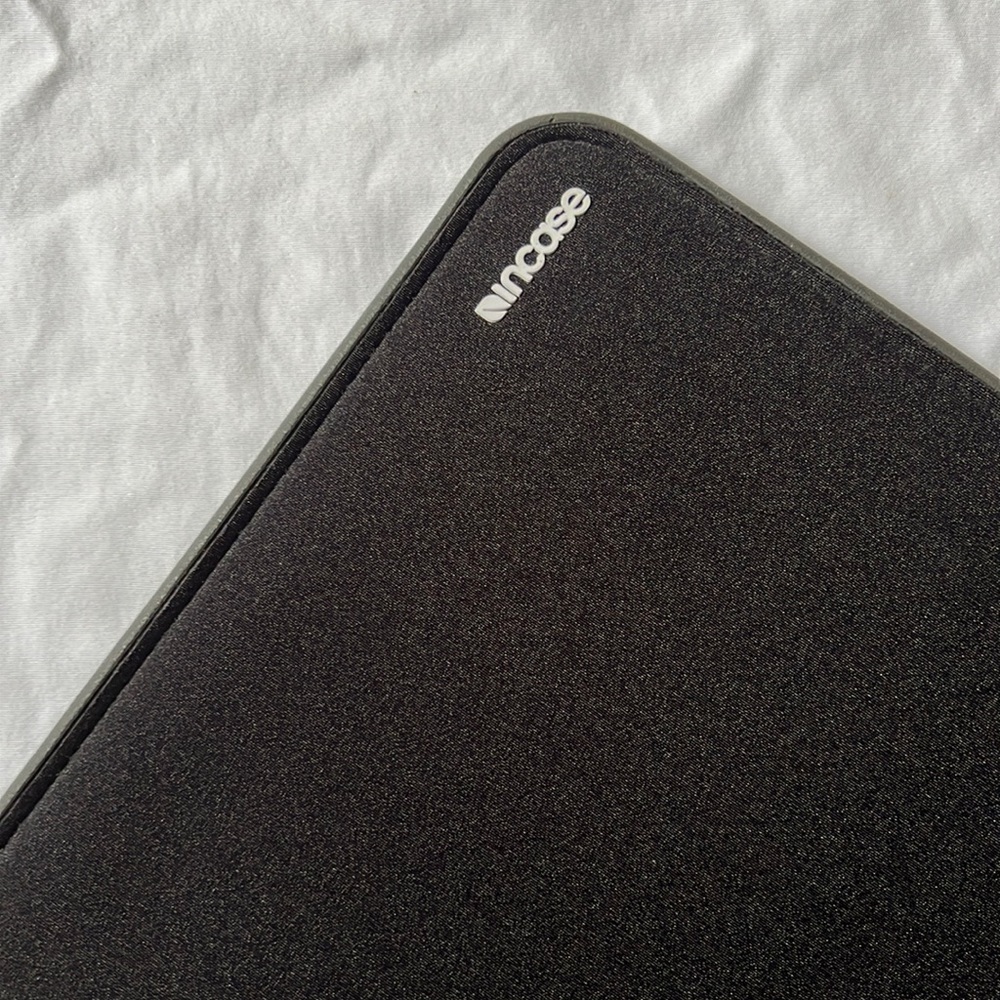 Incase MacBook 15 inch Holder